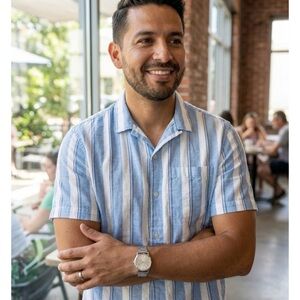 GAP Men's Light Blue and White Striped Shirt